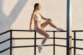 巴里·邦兹在 2004 年赛季获得了惊人的 232 次保送，其中故意四坏高达 120 次