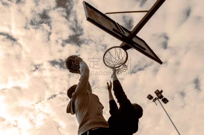 NBA｜NBA｜勇士主场大胜帝王 库里创第4000个三分球